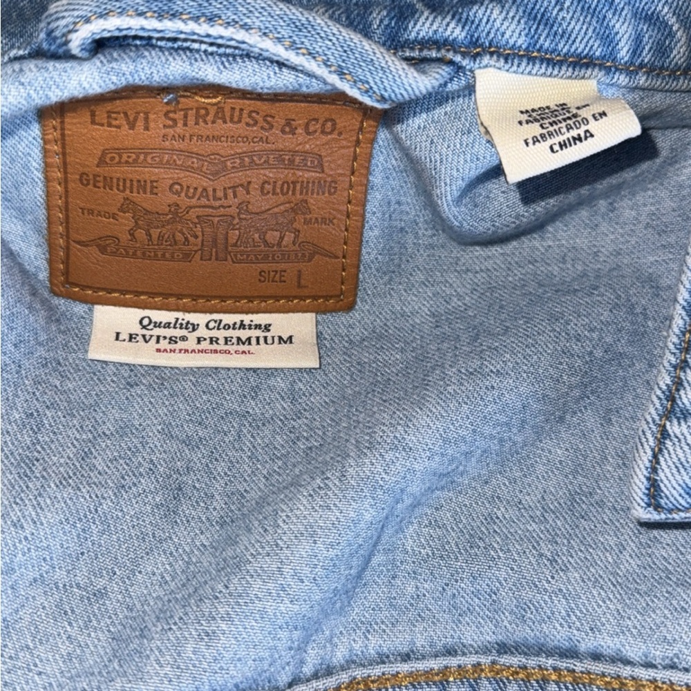 Levi's Light Blue oversized Denim Jacket - Picture 3 of 3